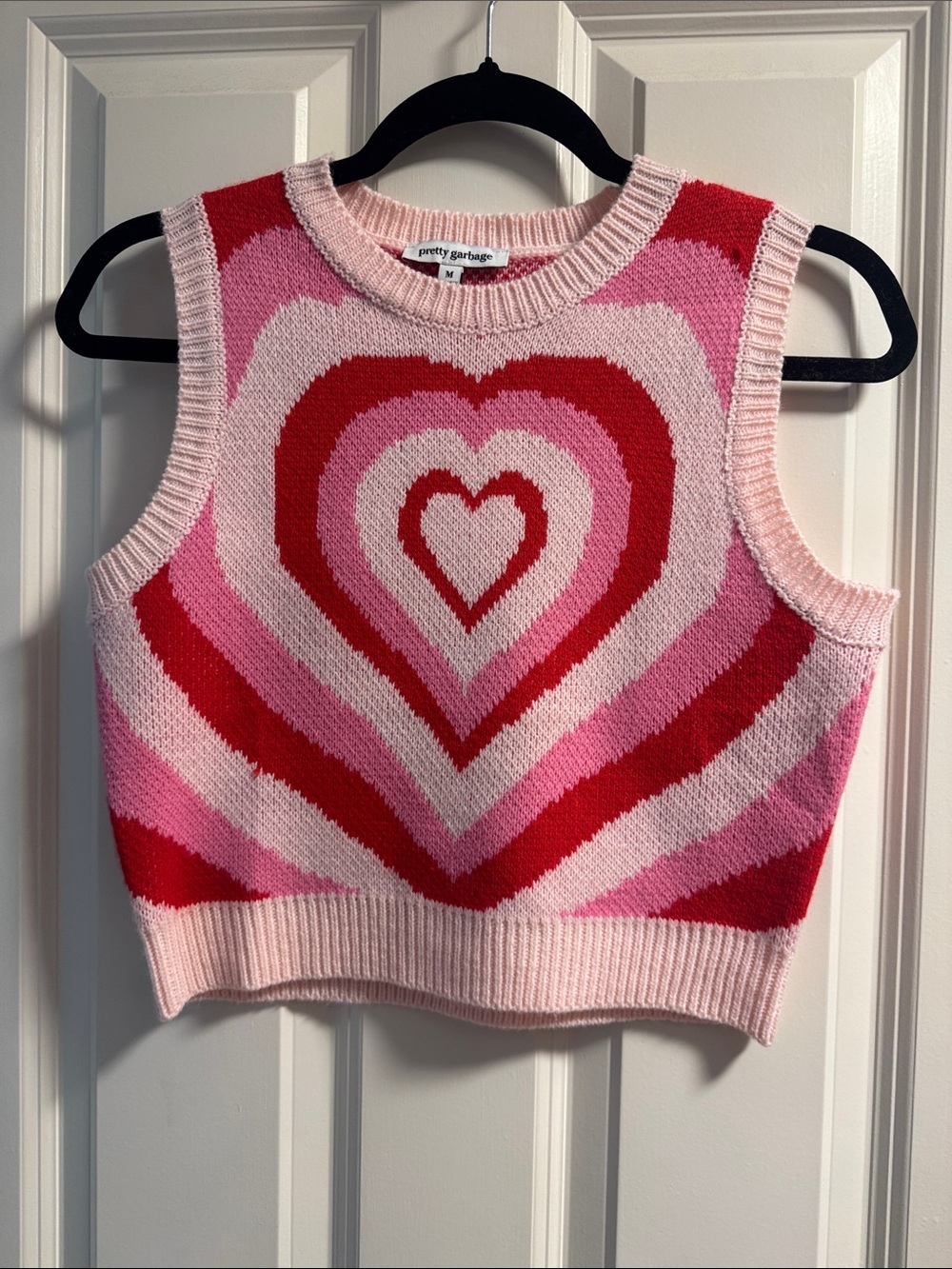 Pretty Garbage Heart Pattern Knit Cropped Sweater Vest - Pink & Red